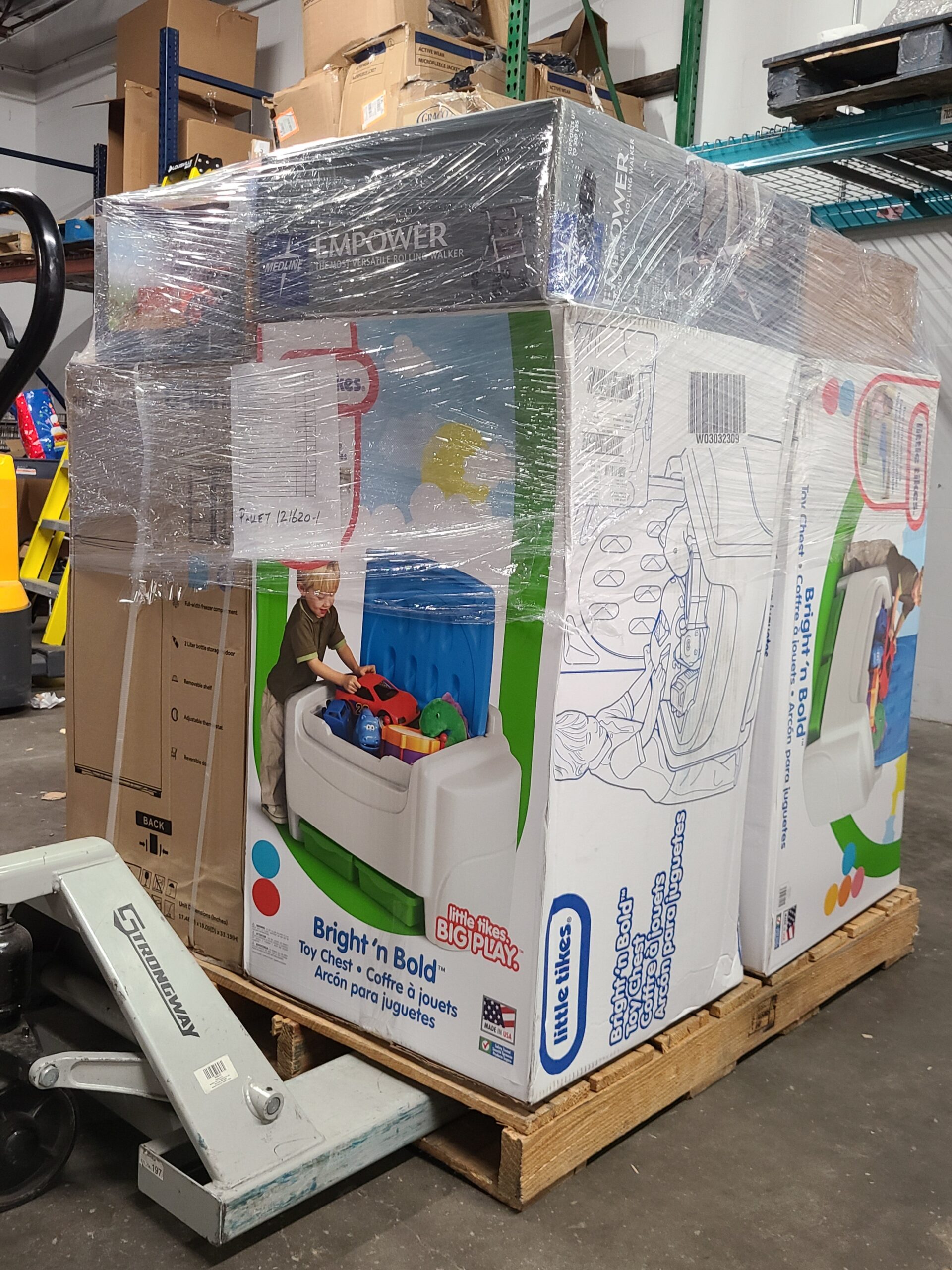 20201216_141635 191-piece general merchandise pallet of brand-new toys, home goods, outdoor and travel items