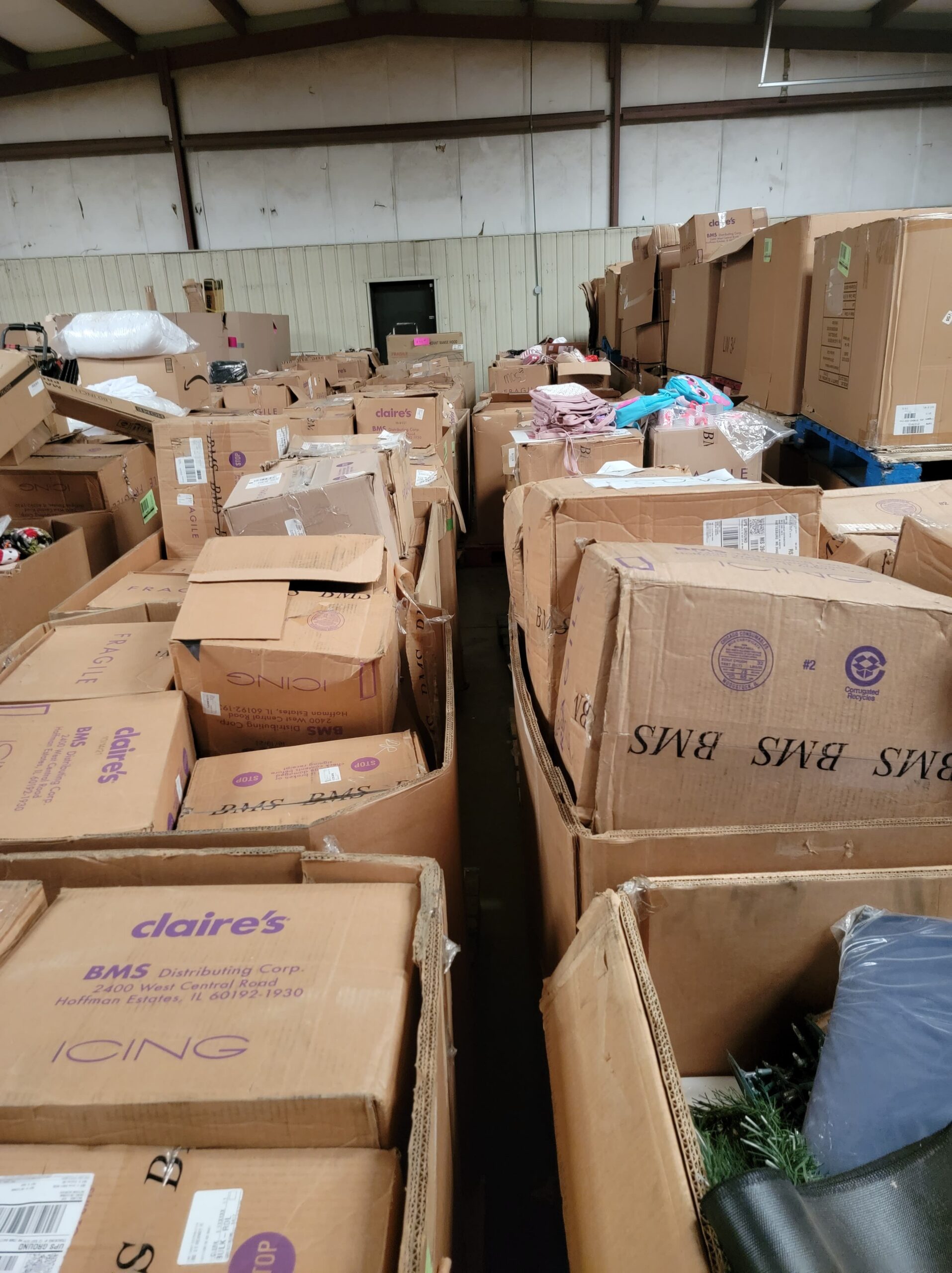 308637571_423867543004648_5858967211380543232_n-scaled-1 Claire's accessories truckload of new and overstock jewelry and hair accessory pallets for wholesale resale