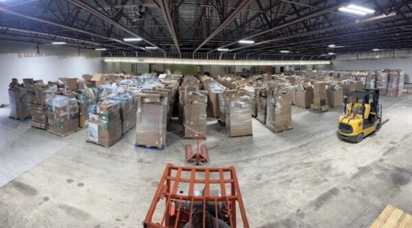 3c2d5e0d-9be8-4d20-bece-9daf4b7e6828.JPG Wholesale liquidation pallets in warehouse — Vault Bridge Liquidators