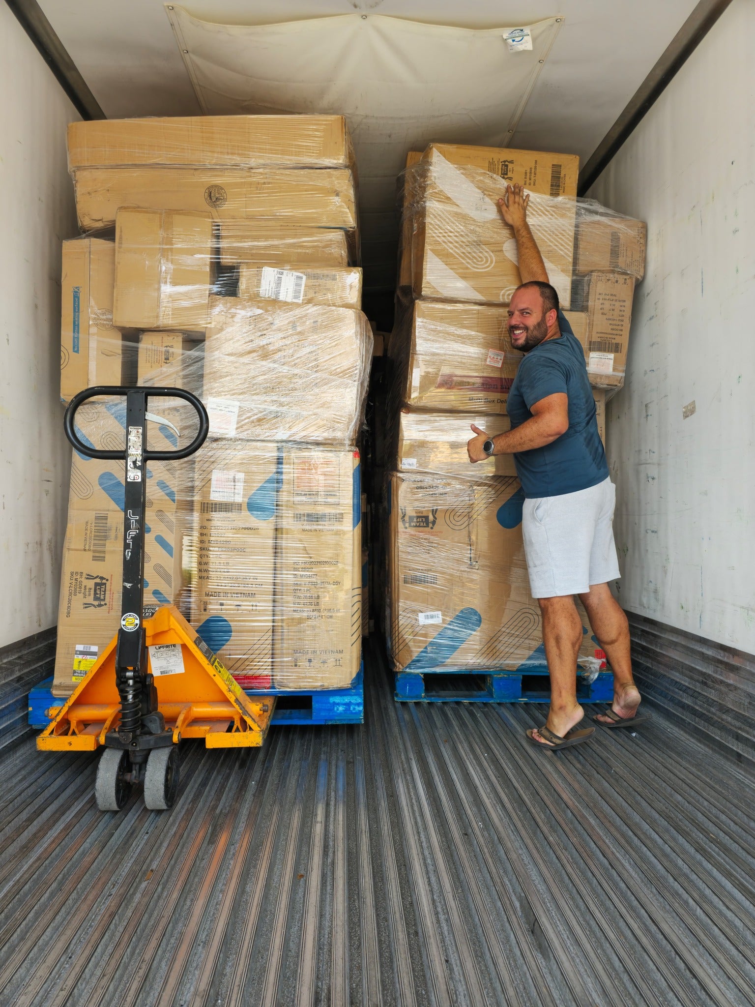 Furniwell-Pallets Furniwell Furniture Truckload Bin — Furniwell furniture truckload of boxed gaming and office chairs ready for resale