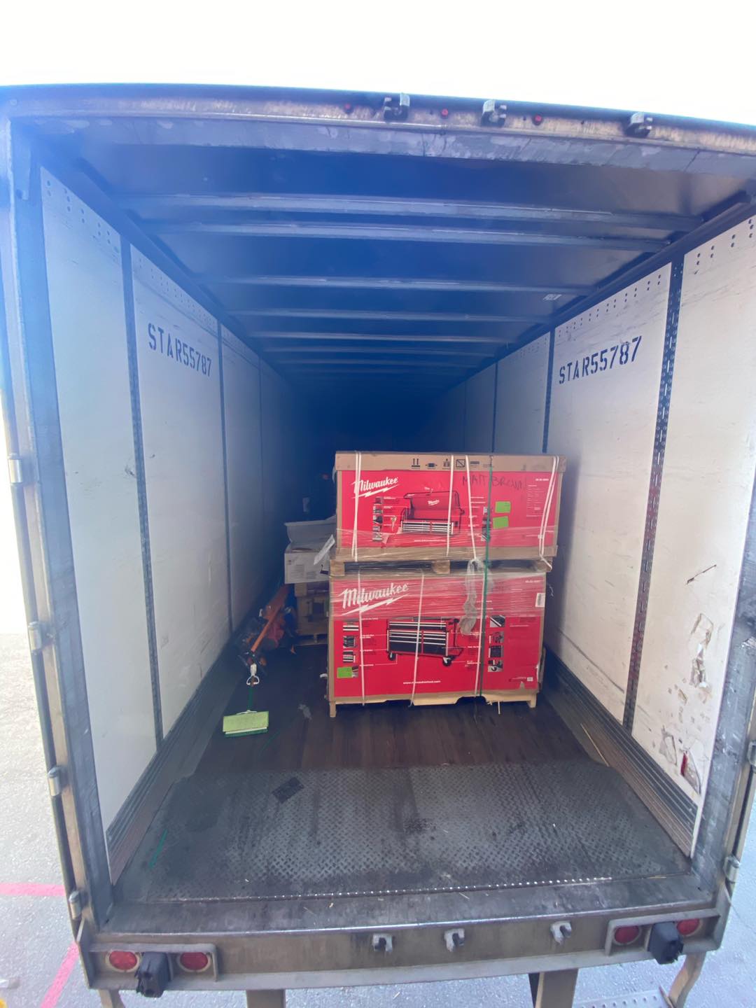 Home-Depot-Truckload Home Depot housewares truckload of 24-26 pallets staged for reseller dispatch