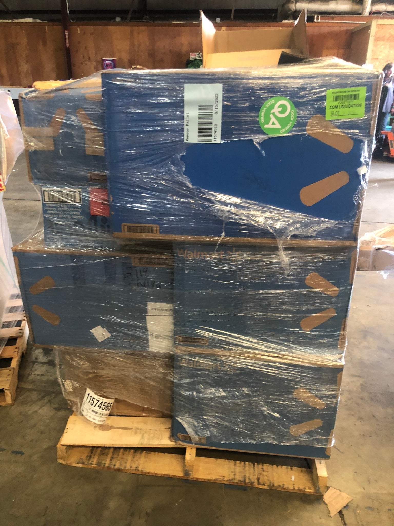 Walmart-Electronic-Pallets Walmart store returns truckload of 26 stacked general merchandise pallets ready to ship
