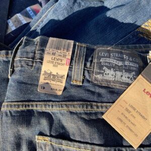 Levi's jeans liquidation pallet, 500-525 mixed men's and women's denim pieces for resale