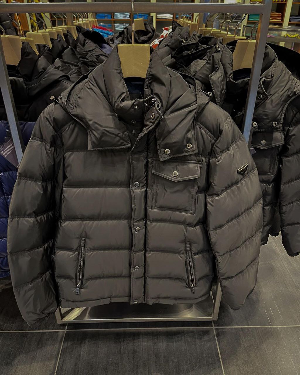 photo_2024-09-13_06-18-52 Winter jacket wholesale pallet of assorted new and overstock coats for resale