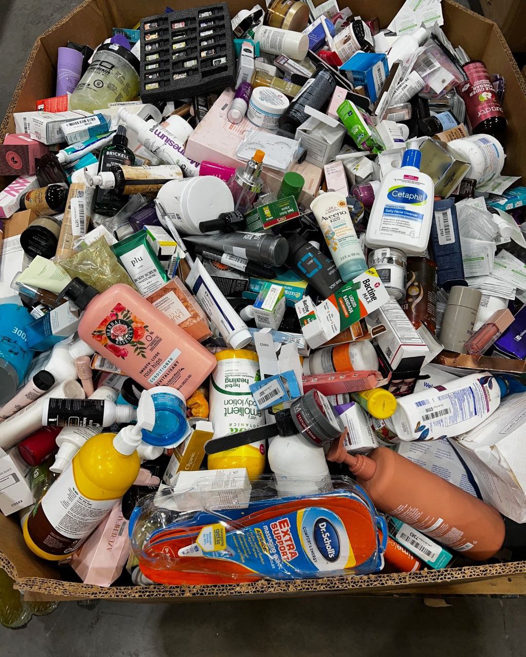photo_2025-04-02_20-21-20 Liquidation cosmetics pallet of overstock makeup and beauty products ready for resale