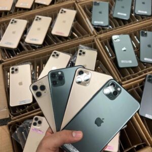 iPhone liquidation pallet with 10 mixed-model resale-ready Apple smartphones