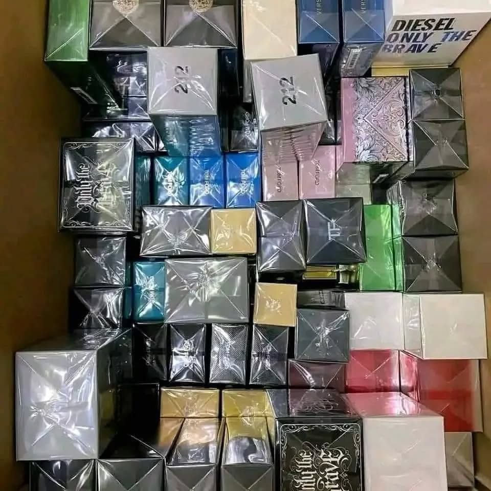 photo_6159034208739855715_y-1 200-unit mixed perfume pallet of designer fragrance bottles for wholesale resale