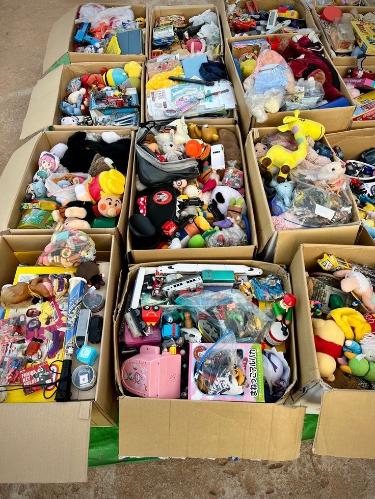 photo_6194944778194062991_y 150-unit mixed toy pallet of brand-name toys, games and baby gear for resale