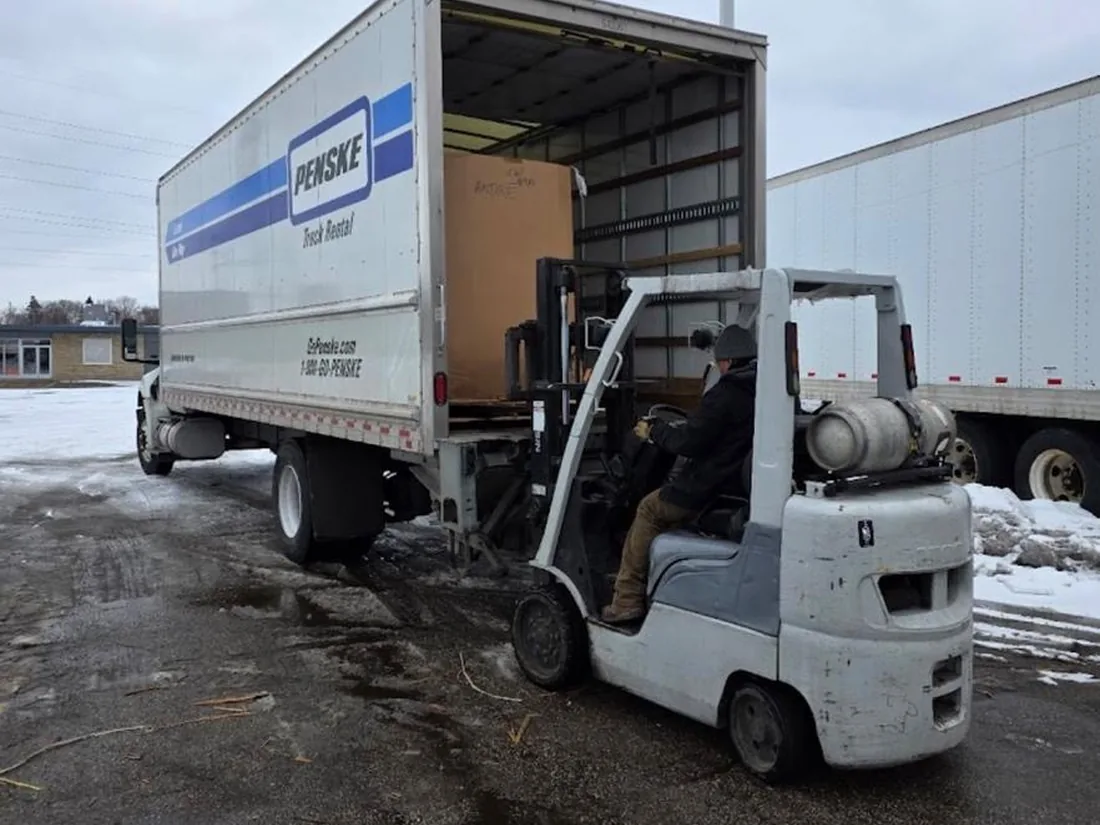real-ch-truckload__ch-desktop.webp Wholesale liquidation pallets in warehouse — Vault Bridge Liquidators