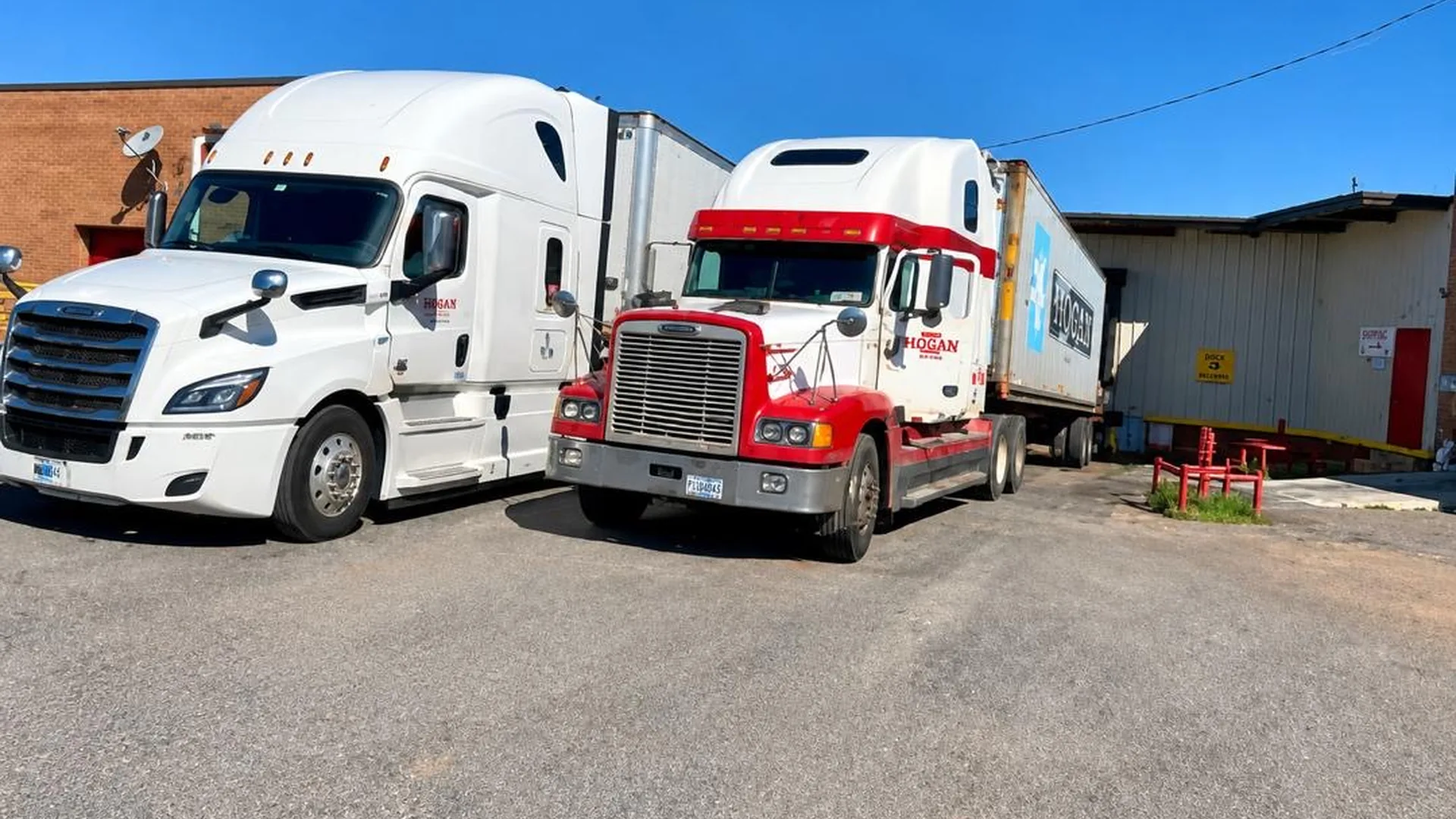 real-truckloads-semis__desktop.webp Wholesale liquidation pallets in warehouse — Vault Bridge Liquidators