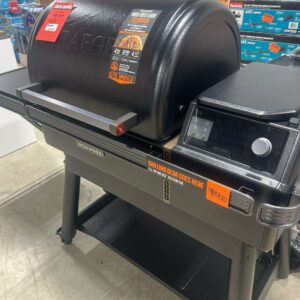 Traeger Ironwood Smoker Open Pallet — Open-box Traeger Ironwood smoker WiFIRE pellet grill on a warehouse liquidation pallet