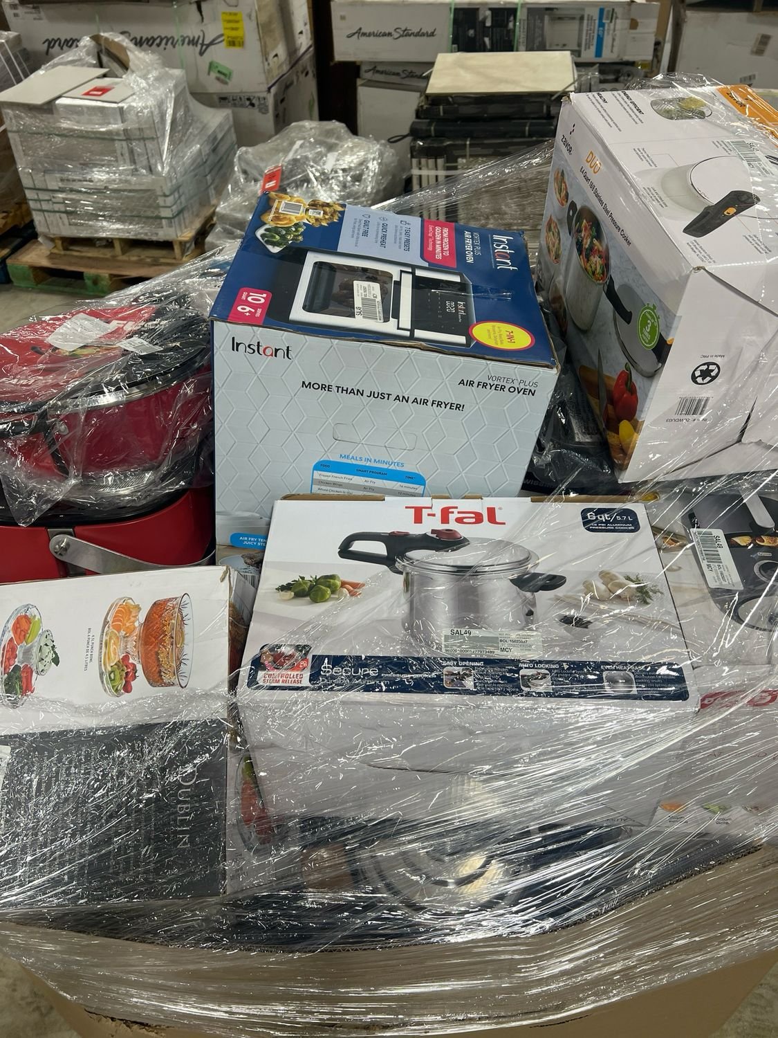 Macys Houseware Pallet MCYHW-5 Macy S Housewares Liquidation Pallet — Macy's housewares liquidation pallet MCYHW-5 stacked with home and kitchen goods for r